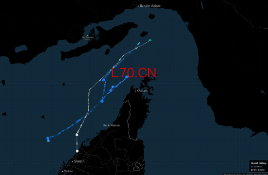 美国宣布将全面封锁后 三艘船在尝试通过霍尔木兹海峡