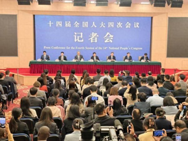 商务部部长王文涛：马年春节假期线下实体消费增速近年来首次反超线上